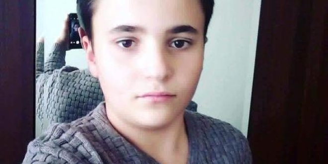 Otomobilin çarptığı ortaokul öğrencisi hayatını kaybetti