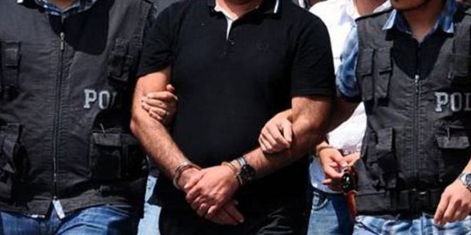 FETÖ üyeliğinden aranan kişi düğününde yakalandı
