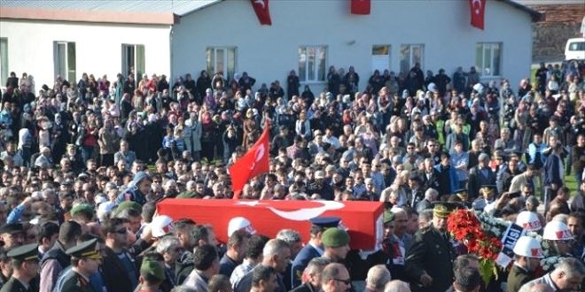 Şehit astsubay İnce gözyaşlarıyla toprağa verildi