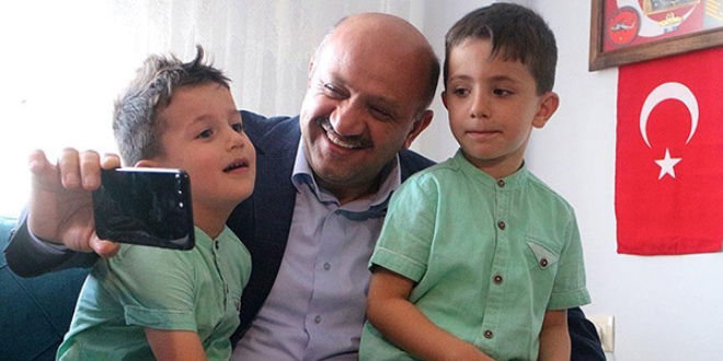 Bakan Işık'tan sünnet olan şehit çocuklarına ziyaret