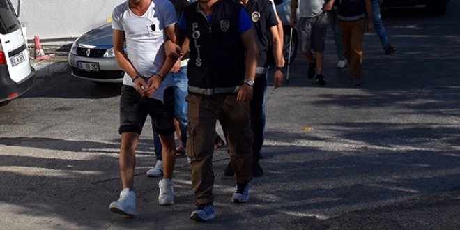 Terör örgütü propagandası yapan 3 kişi tutuklandı