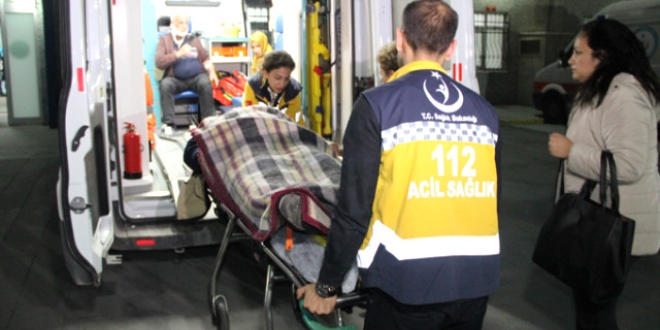 Köpeğe çarpmamak için direksiyonu kırdı kızını kaybetti