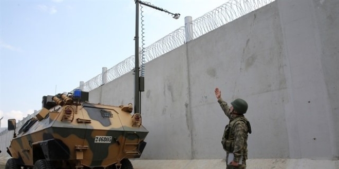 Sınırdaki zırhlı kulelere akıllı silahlar yerleştirilecek