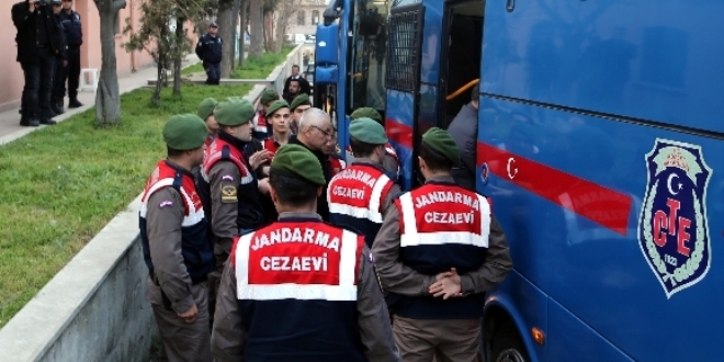 Tekirdağ'da 19 öğretmenin yargılandığı dava yarına ertelendi