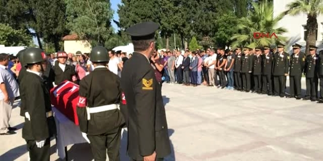 Manisa'da şehit edilen askerler için tören düzenlendi