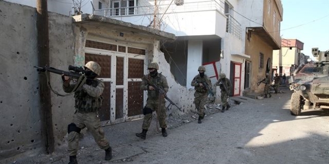 Diyarbakr'da PKK'l 3 terrist yakaland