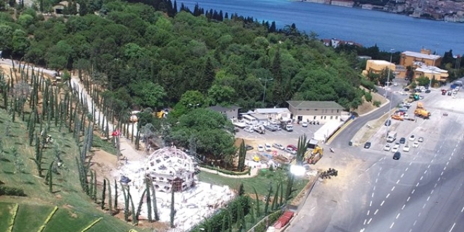Topbaş, '15 Temmuz Şehitler Abidesi'ni inceledi