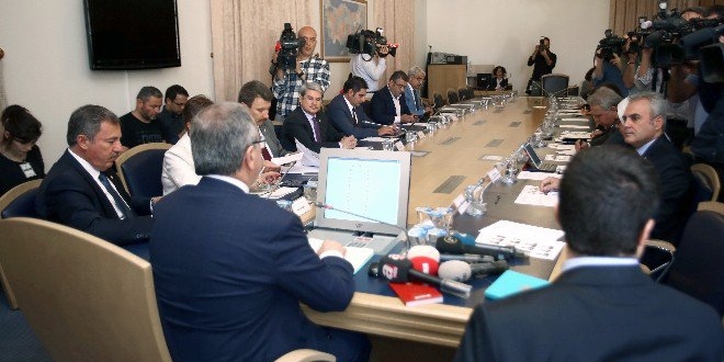Darbe Komisyonu raporunu TBMM Başkanı Kahraman'a sundu