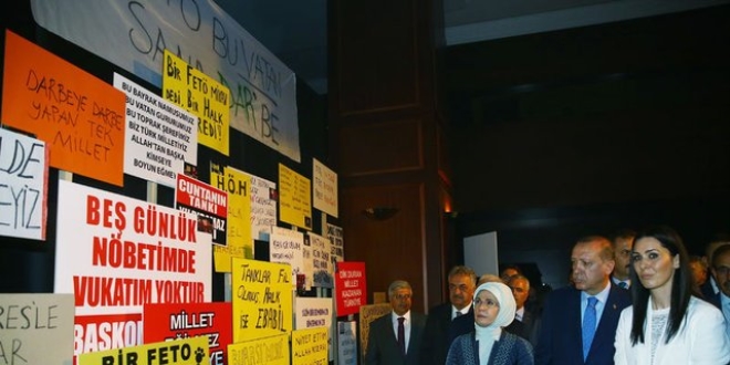 AK Parti'deki 'Meydanların Dili' Sergisi yoğun ilgi gördü