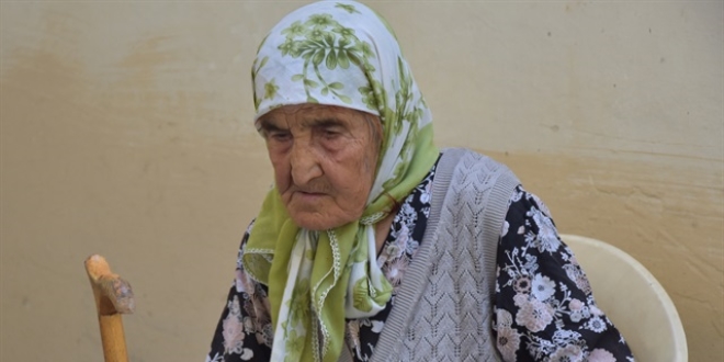 113 yaşındaki Fatma nine 15 Temmuz nöbeti tutmak istiyor