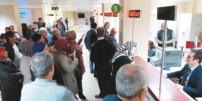 Para bolluğu borsayı yükseltti, faizi düşürdü