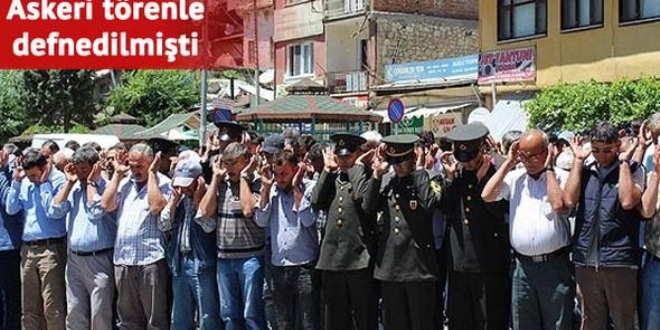 Askeri törenle defnedilen gazinin yakınlarını endişe sardı