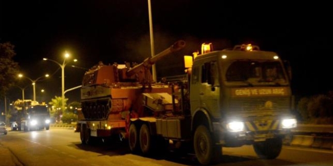 Kilis'in Suriye sınırındaki birliklere mühimmat takviyesi yapıldı