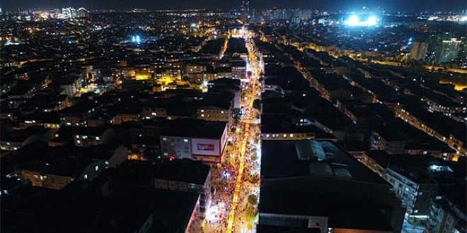 Esenler halkı 2016 metre bayrakla 15 Temmuz şehitleri için yürüdü
