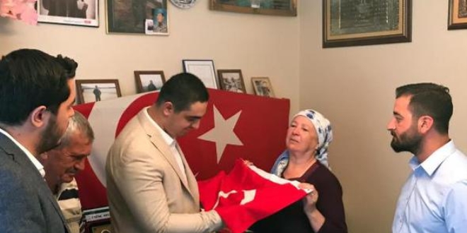 Şehit ailelerinin emaneti Türk bayrağı güvenli ellerde