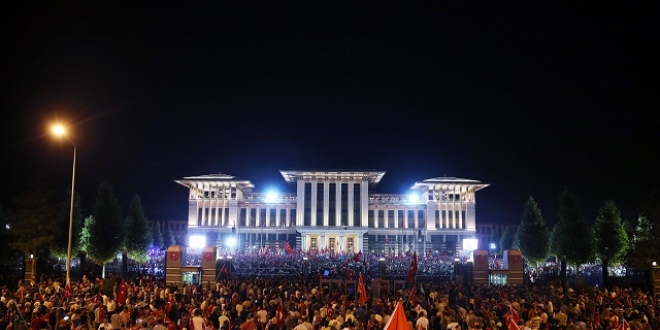 Cumhurbaşkanı Erdoğan 15 Temmuz şehidinin ikizine sahip çıktı
