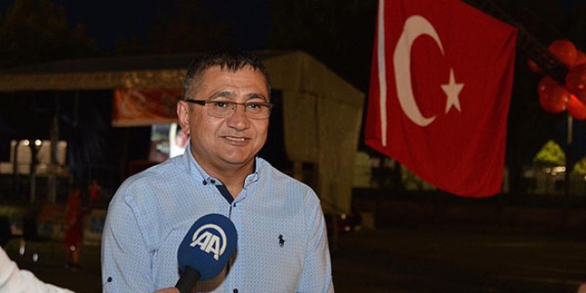 'Demokrasi nöbetlerini' Fransa'ya taşıdı