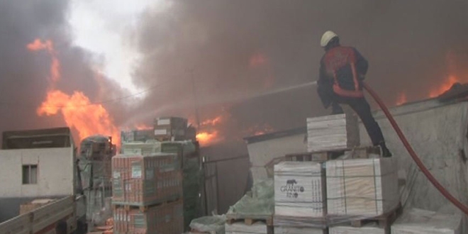İstanbul'da yapı markette yangın... 5 dükkana sıçradı