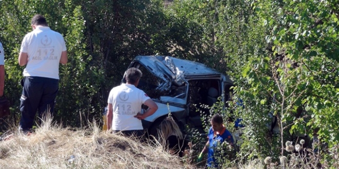 Erzincan'da trafik kazası: 2 ölü, 1 yaralı