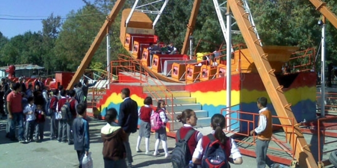 Lunaparkta eğlence treni devrildi: 1 ölü, 3 yaralı