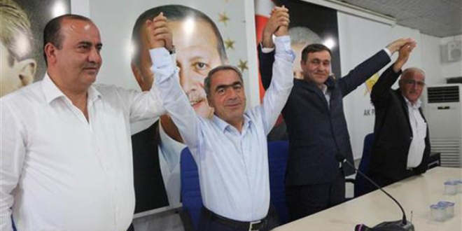 Saadet Partili üç başkan AK Parti'ye geçti
