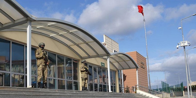 AK Parti'yi işgal girişimi davasında 10 yakalama kararı