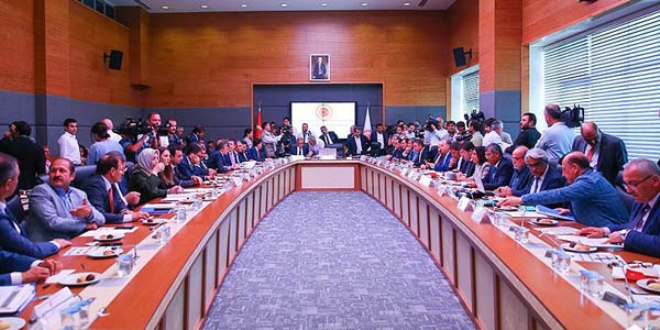 İçtüzük değişikliği komisyonda kabul edildi