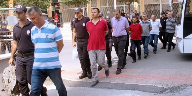 Kayseri'de FETÖ'den gözaltı olan 21 kişi adliyeye sevk edildi