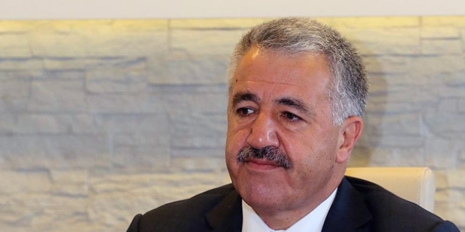 Bakan Arslan'dan 'Çelenk' ricası