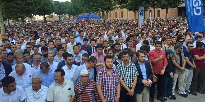Hacıbayram imamı, cemaati protestolara davet etti