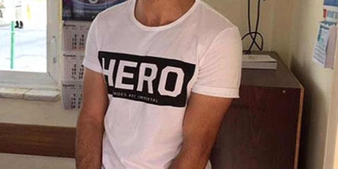 'Hero' tişörtü giyen 2 üniversite öğrencisi serbest bırakıldı