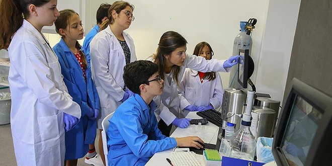 Genç beyinlere 'milli ilaç' eğitimi