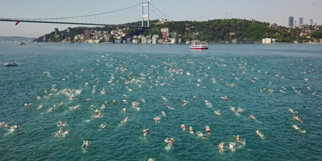 İstanbul Boğazı'nda 2 bini aşkın yüzücü aynı anda...