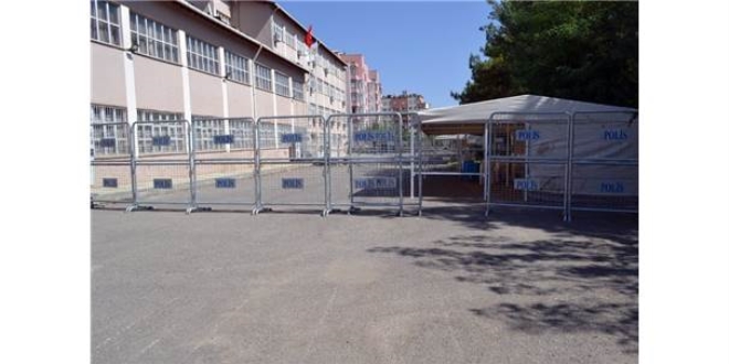 Siirt'te konferans salonu duruşma salonu oldu