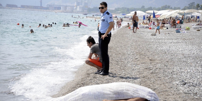 Antalya'da denize giren 17 yandaki gen bouldu