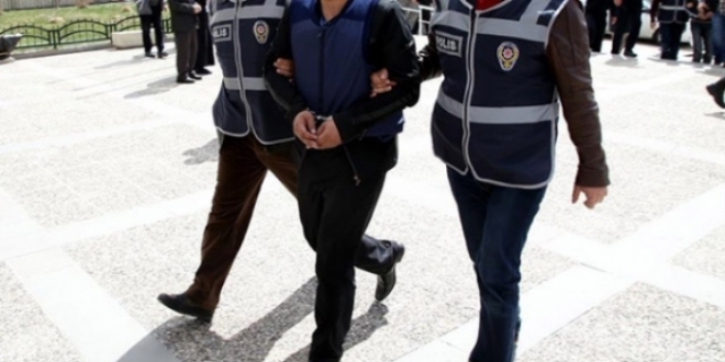 Diyarbakr'da 2'si doktor, 7 kii tutukland