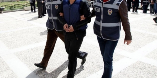 Diyarbakır'da 2'si doktor, 7 kişi tutuklandı