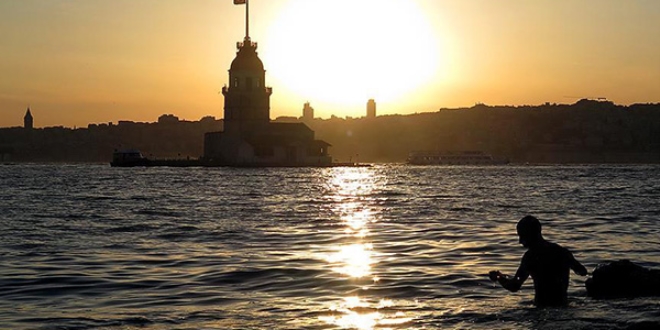İstanbul'a önce aşırı sıcak sonra sağanak geliyor