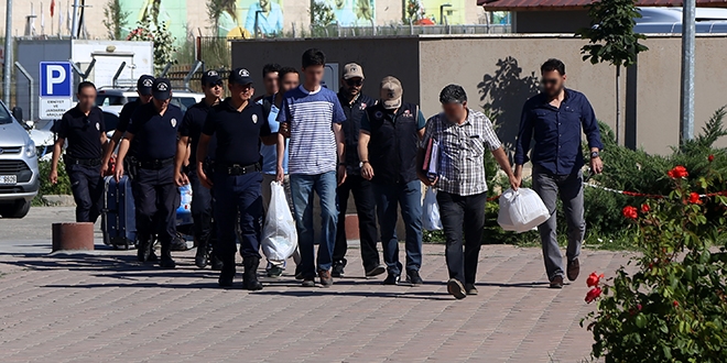 9 ilde FETÖ operasyonu: 18 askerden 6'sı tutuklandı