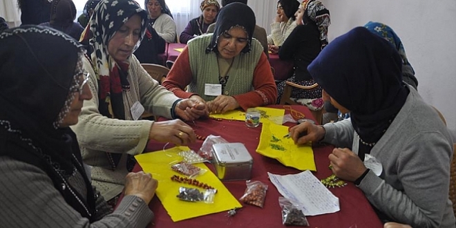 Kadn muhtar sayesinde sosyal hayatla tantlar