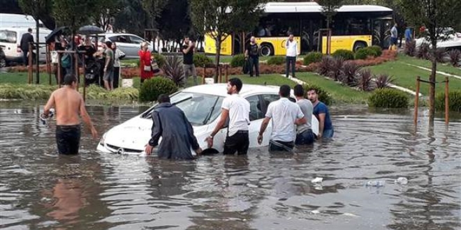 Minareler devrildi, dereler tat, yollar sular altnda kald