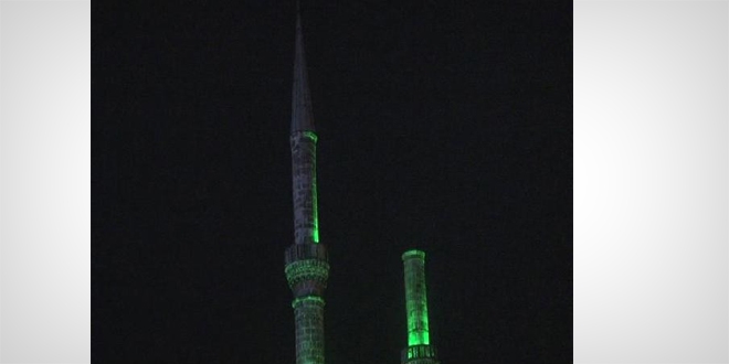 stanbul'daki frtnada, caminin minaresi ykld
