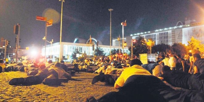 FETÖ'cü sırtından vurdu halk kurtardı