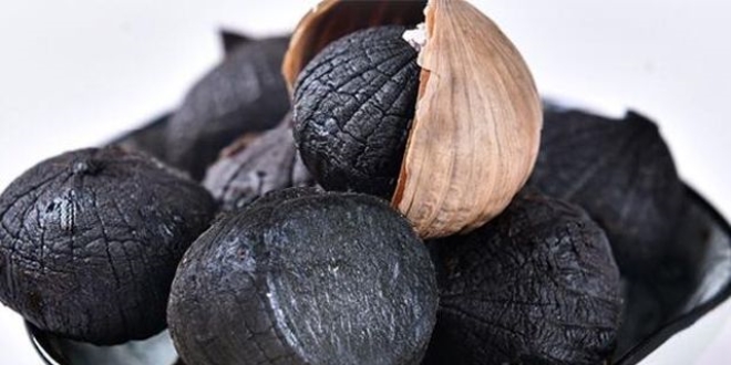 Sarımsağı siyaha dönüştürüp kilogramını 150 liradan satıyor
