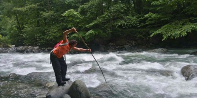 Trabzon'da dereye den ocuk ld