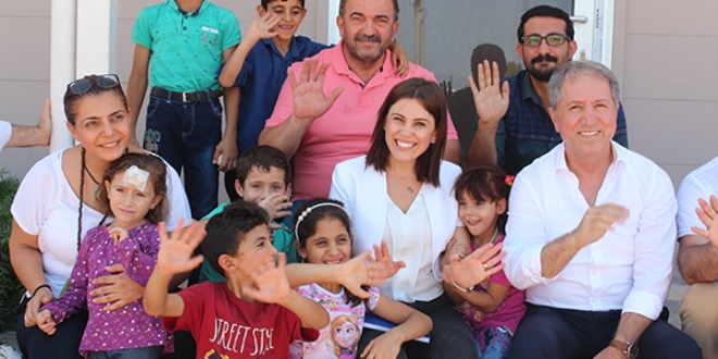 Saadet öğretmenden Suriyeli yetimlere ziyaret