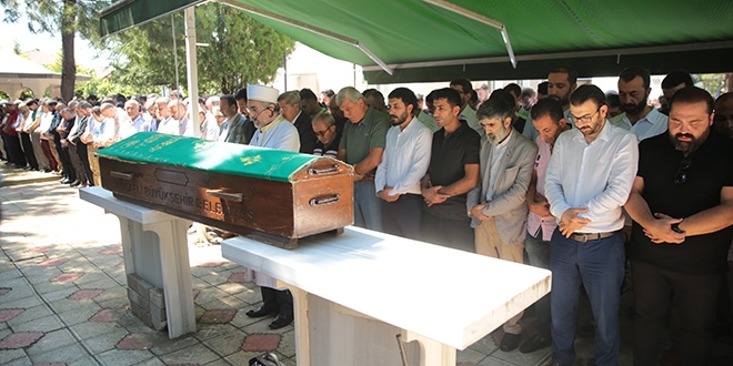 Gazeteci Ersin Çelik'in kızı toprağa verildi