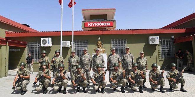 Org. Akar, Hakkari'deki üs bölgelerini denetledi