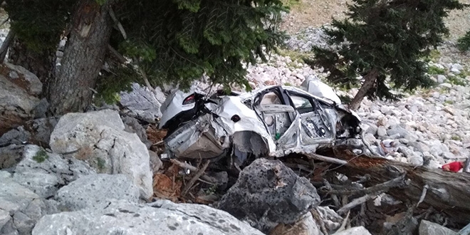 Antalya'da otomobil şarampole devrildi: 2 ölü, 2 yaralı