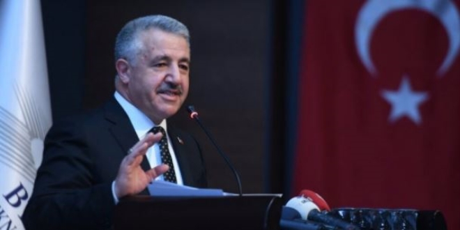 Bakan Arslan'dan Büyükerşen'e geçmiş olsun telefonu